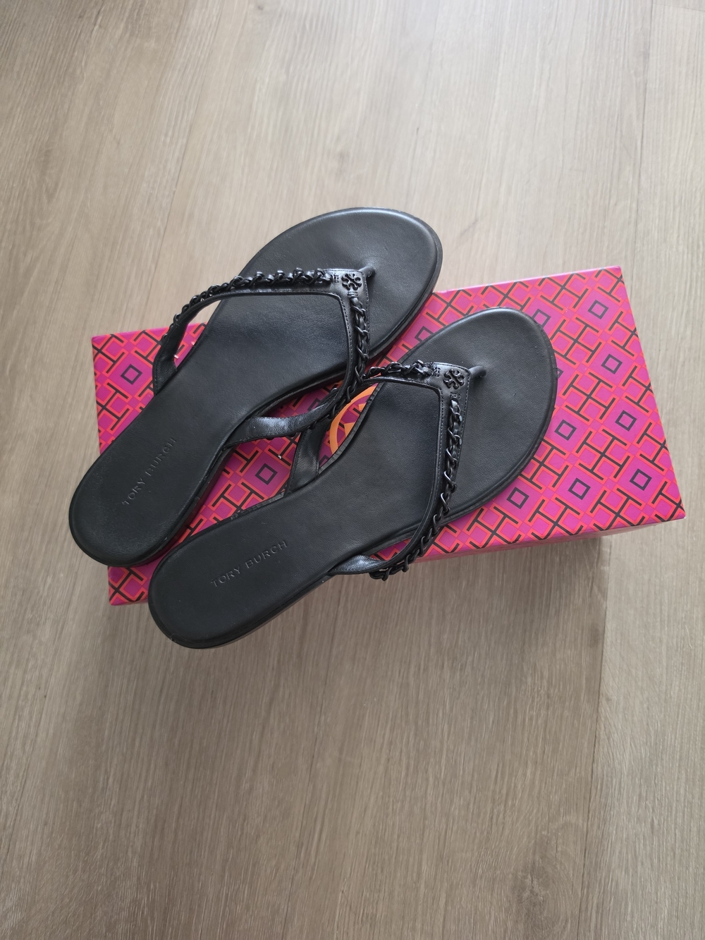 Tory Burch Everly Chain Leather Black Thong Sandals